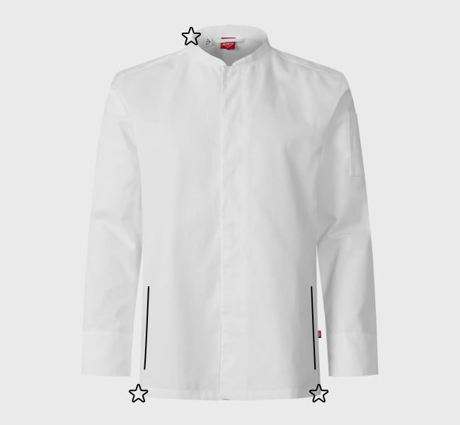 Vit kockjacka med lång ärm och ståkrage, visad framifrån mot vit bakgrund. Jackan har en ren och modern design med dold knäppning och ficka på ärmen. Svarta stjärnor markerar utvalda detaljer på plagget.